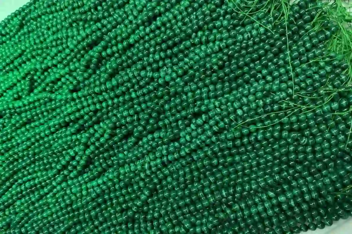8mm malachite strand beads with natural green patterns – Malachite Benefits